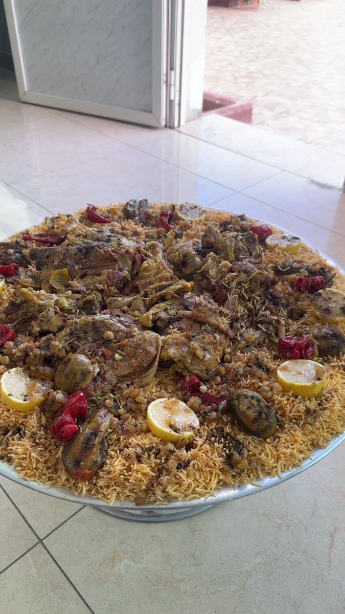 واحنا نتشارك العيد مع جيران الحارة في بيتنا لأنه اكبر بيت بالحي والكل يجيب عيده عندنا والله يديمها نعمة علينا وكل عام وانتم بخير #امانه_منطقه_حايل