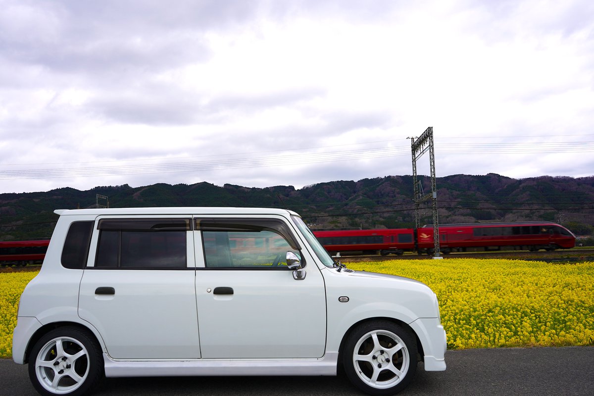 CL71069477's tweet image. 今日午後はラパンSSで150キロのドライブ！
 火の鳥＆お嬢様とパシャリ😇
菜の花の香りに春を感じることはできたけど、とにかく風が強くて寒かった🥶