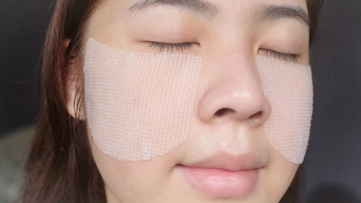 lemonmelonja's tweet image. NEEDLY คู่นี้ใช้แล้วผิวไบร์ท อิ่มน้ำเวอร์ ยิ่งเวลาใช้ตัวมาส์ก Toner pad สูตร vita C ก่อนแต่งหน้าแล้วผิวชุ่มชื้นดีมาก ตัวนี้ช่วยผลัดเซลล์ผิวให้กระจ่างใส แผ่นเนื้อตาข่ายเยลลี่ชุ่มฉ่ำมาก รูปทรงพอดีกับหน้า ใช้เสร็จทาตัวเซรั่มตาม เนื้อบางเบา ชุ่มชื้นสบายผิวสุดๆ ต้องลอง!