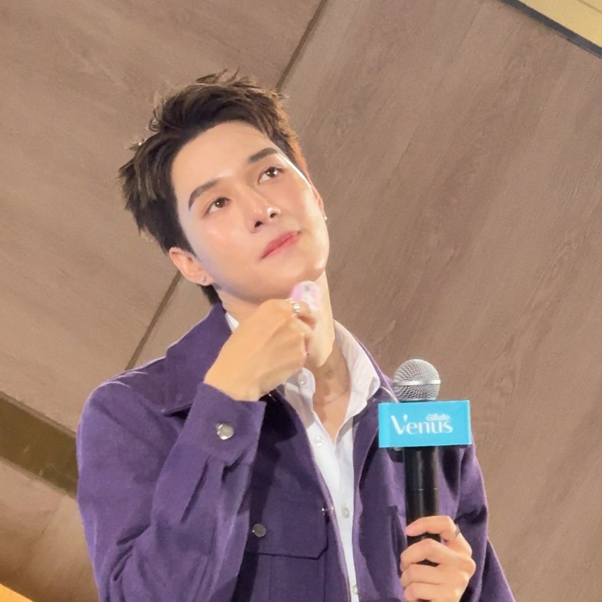 babybaek_boo's tweet image. สาธิตวิธีโกนด้วย น้องนิเห่งอะ!

#GilletteVenuswithNani
