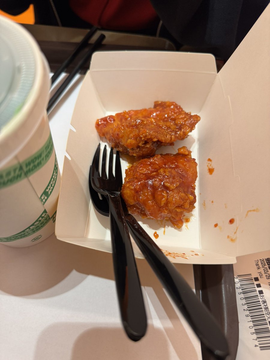 ryururu1203's tweet photo. 渋谷の韓国ハンバーガー🇰🇷🍔
前から気になってたから来れて嬉しいけど、注文してから受け取るまでに30分はかかったね😙
#日常垢　#日常垢さんと繋がりたい https://t.co/ICz3xVthLb