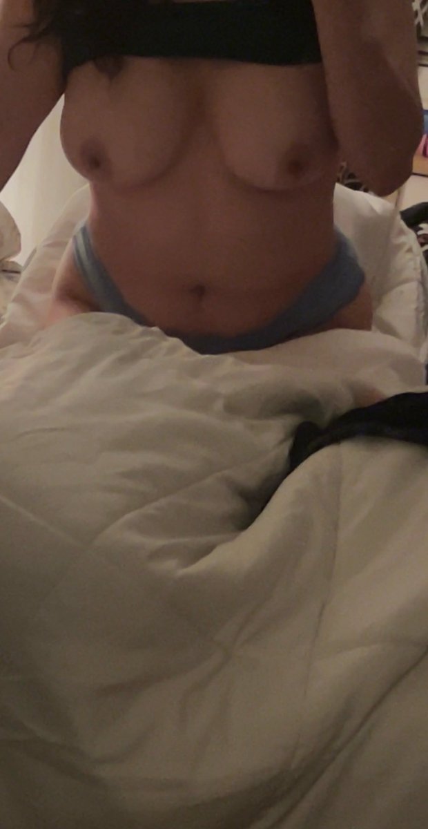 starrlust_'s tweet photo. Probably should’ve posted this first but 

-New to nsfwtwt
-20 yo
- green eyes you’ll never see 
-content posting ,flirting, for fun
-open to moots:)
#nsfw #nsfwtwt #nsfwcontent https://t.co/pqI0pMpPbF