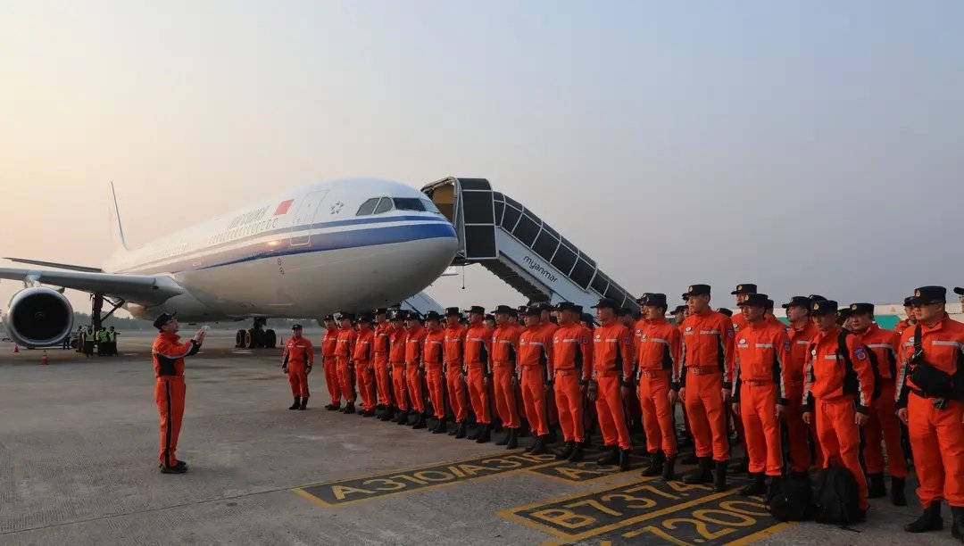 minn_robert's tweet photo. I truly appreciated the rescued teams from neighborhood countries. @SCDF However, the most affected areas are #Mandalay, #Sagaing in Central Burma.

Naypyidaw has minor damage. Central Burma does not have enough equipment &amp; resources. It should be prioritized.
(1/2) https://t.co/BstfCcdaBB