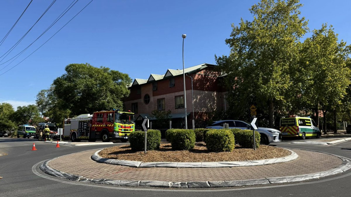 perrybassett59's tweet image. These units on the cnr of Clifton &amp;amp; Phillis st&apos;s Maylands Sth Aust had a unit on fire last week, A Meth lab there blew up, this vehicle is NO LONGER in the area nor is the owner #MethLab