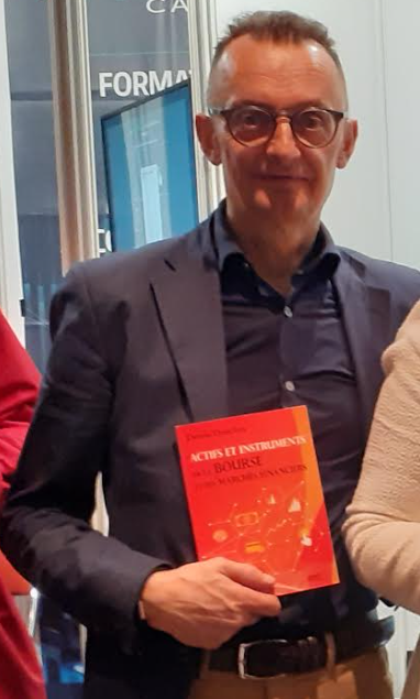 AfateNews's tweet photo. Présentation par Denis Desclos de son ouvrage "Actifs de la Bourse" au cours du Salon de l'Analyse Technique et du Trading".
Ce livre fait partie de la collection d'initiation et de perfectionnement à l'analyse technique: "Les essentiels de l'Afate"
#actifsdelabourse #afate https://t.co/HUfDYmZEaW