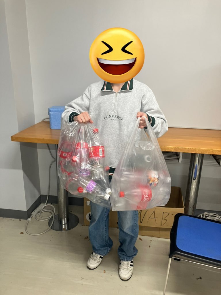 こんばんは！今日は私たちの活動について紹介します！ 
私たちはペットボトルロケットを打ち上げるため、毎年沢山炭酸飲料を飲んでいます🚀 
ジュースを飲みながら行う活動は普段より盛り上がり、作業も捗ります🔥
ペットボトルを沢山用意したので、新入生歓迎会のロケット打ち上げ体験へぜひ来てね！