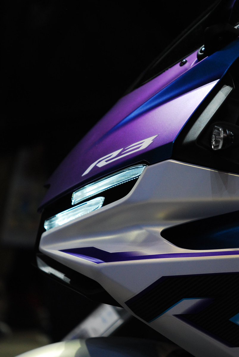 kotarou123go's tweet image. 今回担当したYZF-R3/YZF-R25のカラーデザインをインタビューをして頂きました！
このような形でデザインの魅力を伝える機会を頂けて、本当に嬉しいです。

こだわりのデザインをぜひチェックしてみて下さい！

youtu.be/TcGz4oNDcSQ?si

#yamaha #gkdynamics #東京モーターサイクルショー2025