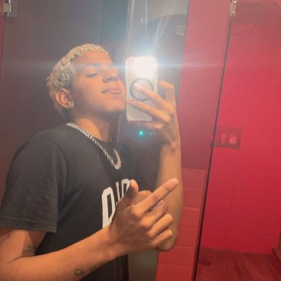 Car021107's tweet photo. #NuevaFotoDePerfil
🧑🏼‍🦱🪐 https://t.co/kFzwTqcvLj