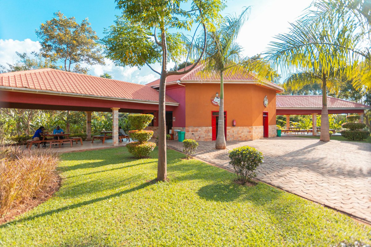 KanyesigyeEd's tweet image. DAY 1 of our FAM Trip took us on an unforgettable journey through Kabalega Resorts, guided by Dir Mr. Kajura Peter Byenkya.

Beyond luxury, we discovered the heart and rich history of this stunning resort filled with positive vibes and unforgettable experiences.

 #ExploreUganda