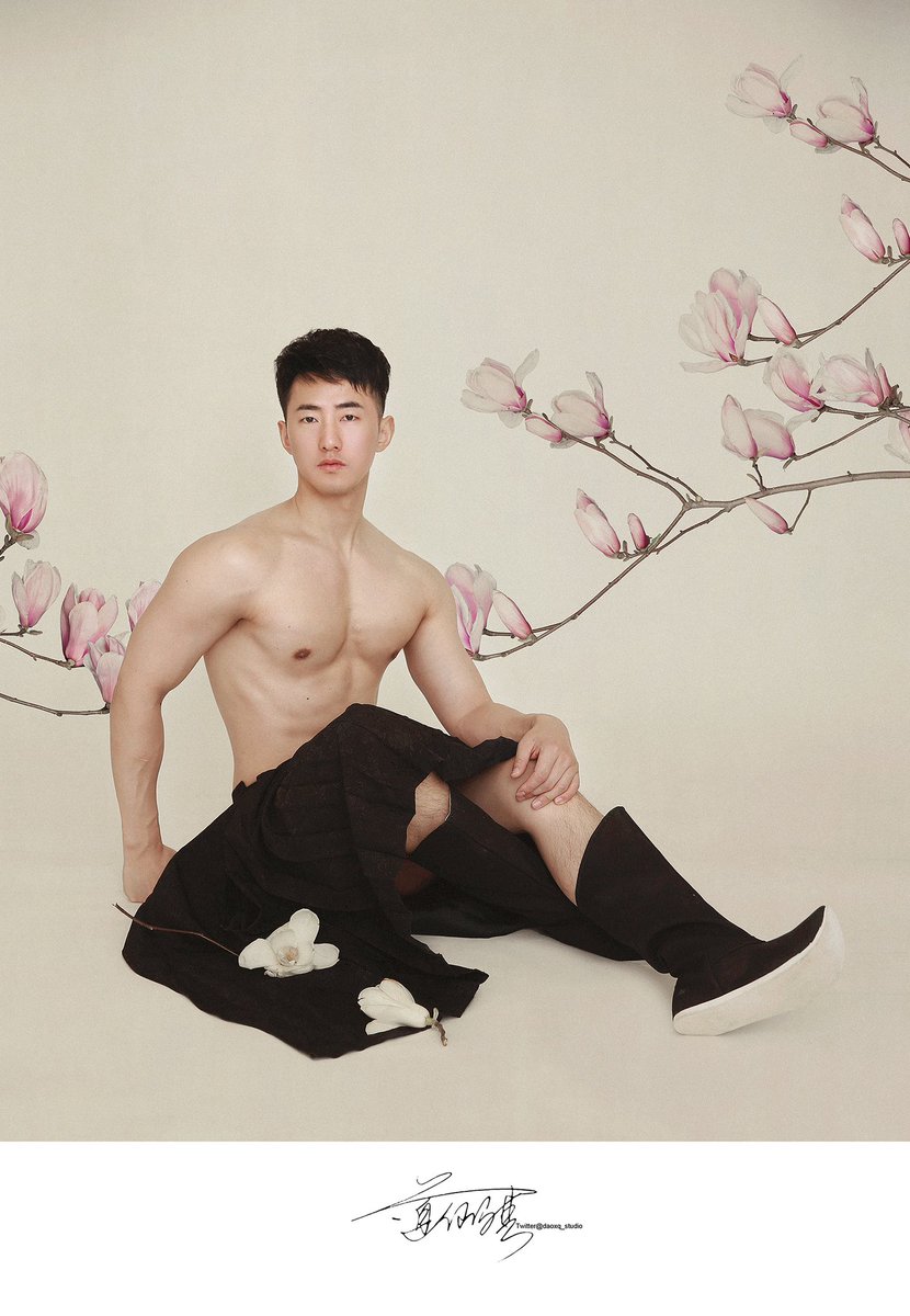 春色玉兰关不住. ————photo by 道仙骐摄影工作室