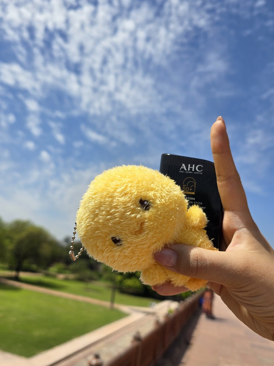 여행내내 가방에 넣고 다닌 AHC선스틱
작고 가벼워서 장소 이동할때마다 바르기 편했어용 얼굴에 바를땐 눈시림도 없고
잔여감도 없어서 너무 좋았어요!!
<a href="/ahc_kr/">AHC</a> #AHC  #taemin #태민