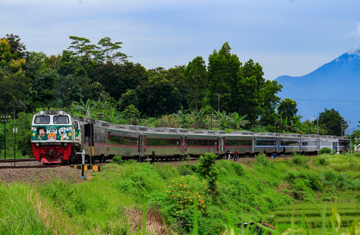 Ubur ubur ikan Lele, Lebaran Kali ini bersama Tutty dan Teman Teman

<a href="/KAI121/">Kereta Api Indonesia</a> <a href="/keretaapikita/">Kereta Api Kita</a> <a href="/argothrottle/">Argo Throttle</a> <a href="/jurnalrailfans/">Jurnal Railfans Media</a> <a href="/semboyan35com/">semboyan35™ Indonesian Railfan</a> <a href="/instrail_id/">Instrail</a> <a href="/garut_railfans/">Garut Railfans</a> <a href="/asmaraism/">Asmara</a> <a href="/mas_didiek/">Didiek Hartantyo</a> <a href="/kabarpenumpang/">KabarPenumpang</a>