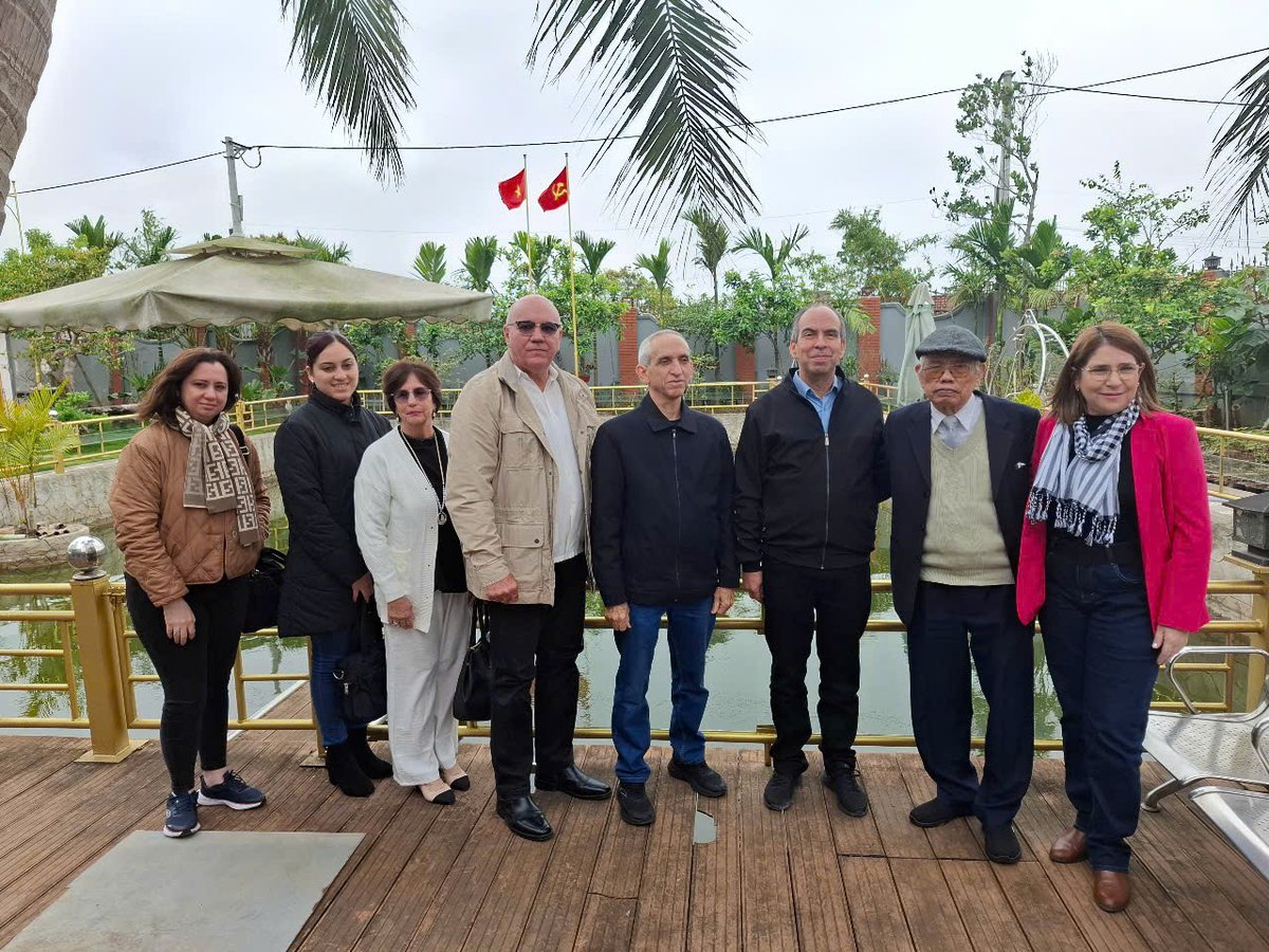 RPolancoF's tweet photo. Visitamos al querido periodista y traductor Vu Van Au, uno de los primeros 23 vietnamitas enviados a estudiar español en #Cuba en 1961.

Conmueve su amor por nuestra Patria y su ejemplar trayectoria como intérprete de Fidel, Che y traductor de varias obras del Comandante en Jefe. https://t.co/a3zBaDuEfx