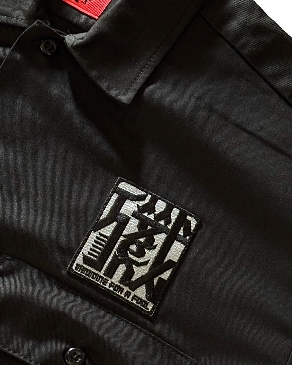 dolor_official's tweet photo. 【original item】

「MFAF “road to annihilation”work shirt」

以前描いた「因習の村」をリデザインし
Dickiesのワークシャツにプリント

https://t.co/NDBZjdvYQd

#シルクスクリーン #art #ワークシャツ
#ワッペン #因習 #MFAF https://t.co/aXbC81B5YC