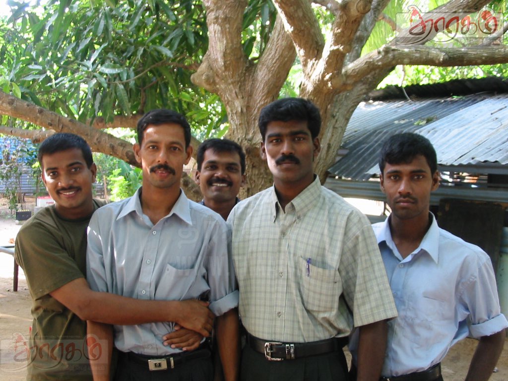 nanthan_ananth's tweet photo. கரிகாலன் வளர்த்தெடுத்த சாதனைத் தளபதி கேணல் கோபித் . . .

வீரத்தளபதிக்கு எம் விழிநீர் வீரவணக்கம்.

வீரத்தின் இருப்பிடம், விடுதலையின் உயிர்மூச்சு, காலத்தால் அழியாத காவியத் தளபதி கேணல் கோபித்துக்கு உணர்வின் வணக்கங்கள். மல்லாவி மண்பெற்ற மாவீரன் நீ எல்லைகள் காத்து நின்ற எரிமலை நீ வல்லைமகன் வழிநடத்த, எம் வாழ்வு வளம் பெற புல்லர்களை அழித்த புலிவீரன் நீ. தமிழீ��ப் விடுதலைப்போருக்குள் நின்று புயலாக சுழன்றடித்த காலத்தின் பதிவு. கரிகாலன் வளர்த்தெடுத்த சாதனைத் தளபதி நீ சமர்க்களங்கள் பல கண்ட போரியல் வல்லுனன் 
வேவுகள் பார்த்து வெற்றிக்கு வழி சமைத்தாய் சாவரும் களங்கள் எல்லாம்- சரித்திர களங்களாக்கி கூவிடும் எறிகணைகள் குண்டு மழை பொழிய சாகசங்கள் பலபுரிந்து சாள்ஸ் அன்ரனி சிறப்புப் படையணியின் வெற்றிக்காய் உழைத்த சிறப்பு தளபதி! 

நீ வரும் ச���ய்தி கேட்டு நிலைதடுமாறி சிங்களப் படைகள் பகைகள் ஓடி காட்சி ஒன்றா இரண்டா ஓயாத அலைகள் எங்கும் ஓய்வின்றி,உறக்கமின்றி ஓய்ந்திடா அலையாக  சிங்கள படைகளை விரட்டி நின்றும் சாகாத வரம் பெற்ற சாதனையாளன் என்று - அன்று பேசாத வாய்கள் இல்லை. தீச்சுவாலை சண்டையில் நீ தீரமுடன் போர்புரிந்து-பகை மூச்சடங்கச் தான் செய்து சிங்களத்தின் முப்படைக்கும் பேரிடி கொடுத்தவன் நீ-எம் முதல்வனால் மதிப்பும் பெற்றாய்!   எத்தனை திறமை கொண்டாய் எம்மை நீ உறவாய் கண்டாய் அத்தனையும் எம் ஆழ் மனதில் இன்றும் அசைந்திடாமல் நிற்கிறது ஆற்றலும்,அறிவும்,நல் ஆளுமையும்.. வேகம் ,வீரம், நட்பை போற்றிடும் குணமும் வீறுட்டு நின்றதை கண்டும் புதுமையில் படைநடத்தும் போர்த்திறம்-பலவும் கண்டு பூரித்து நின்றோம்.   எப்போதும் விடுதலையே எமக்கான தேவையென்றாய்.. 

சற்றேனும் கொள்கையில் சறுகாமல் திடம் க���ண்டாய்.. ”இயலாத ஒன்று இருக்காது எமக்கு” என்று.. முடியாதவரை நாம் முன்னேற முடியாதென்று சளையாது படைநடத்திய சாதனைத் தளபதியே!   நெஞ்சறையில் நீங்கள் நித்தம் அகல்விளக்காய் இன்றோடு பதினைந்து ஆண்டு  எமை விட்டு நீர்பிரிந்து இன்றைய நாளில் உங்களுடன் வீரவரலாறான உம் சக தோழர்கட்கும் எம் தமிழ் உறவுகட்கும் நெஞ்சுருகக் கண்ணில் நீர் பெருக-உமை நினைத்து ��ீரவணக்கத்தை செலுத்துகிறோம்.   என்றோ ஒருநாள் எமக்கும் விடிவு வரும் அதுவரை உங்கள் பாதையிலே உறுதியுடன் பயணிப்போம் என உறுதி கொள்கிறோம்.
பிரதி பதிவு