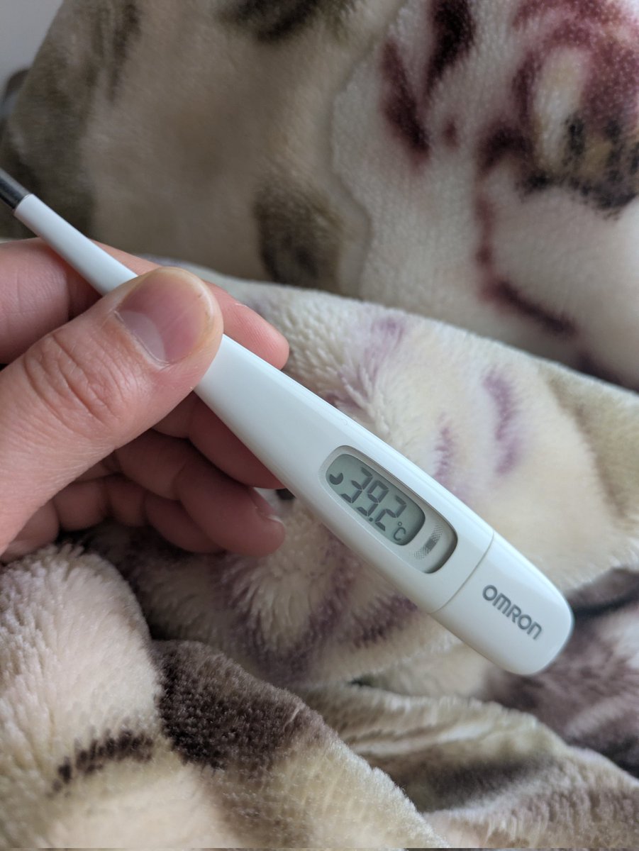 sacchanland's tweet photo. 朝から4リットルくらい吐いてる胃腸炎かなインフルかな
吐く時って涙出るし鼻水たらしっぱだし窒息しそうで怖くなる
全身バキバキ筋肉痛でハイハイして歩いてるから最早床掃除できていいか
病院行きたいけど行けない😭😭 https://t.co/SAgYVm1D1K