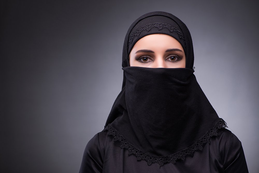 🚨Give Your Honest Opinion:

Should the Burka be BANNED across the west?

Yes or No