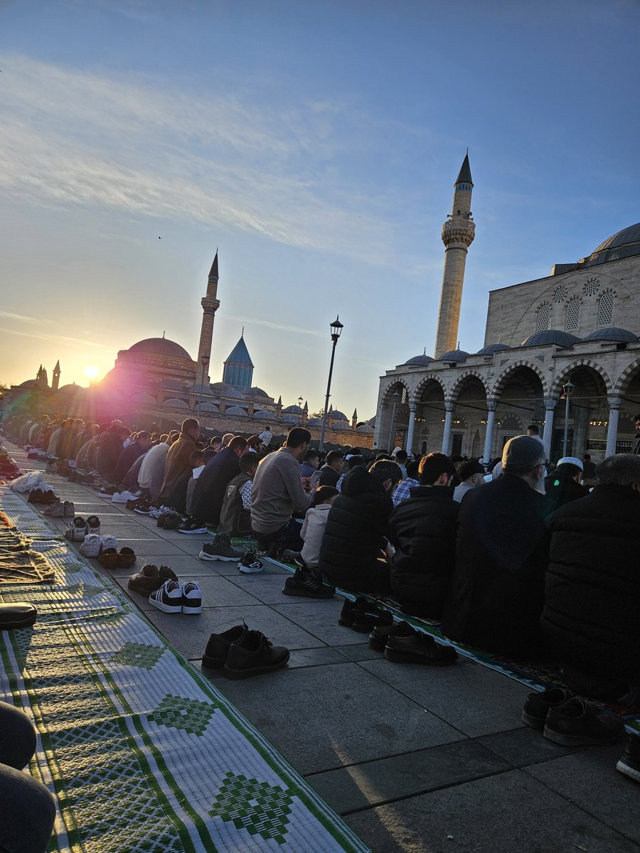 Bayraminiz mübarek olsun dostlar.

Allah, Türkistan'da, Gazze'de ve tüm Dünya'daki zulüm gören Müslüman kardeşlerimizin huzura ve refaha erdiği bir Dünya düzenini bizlere nasip eylesin.
