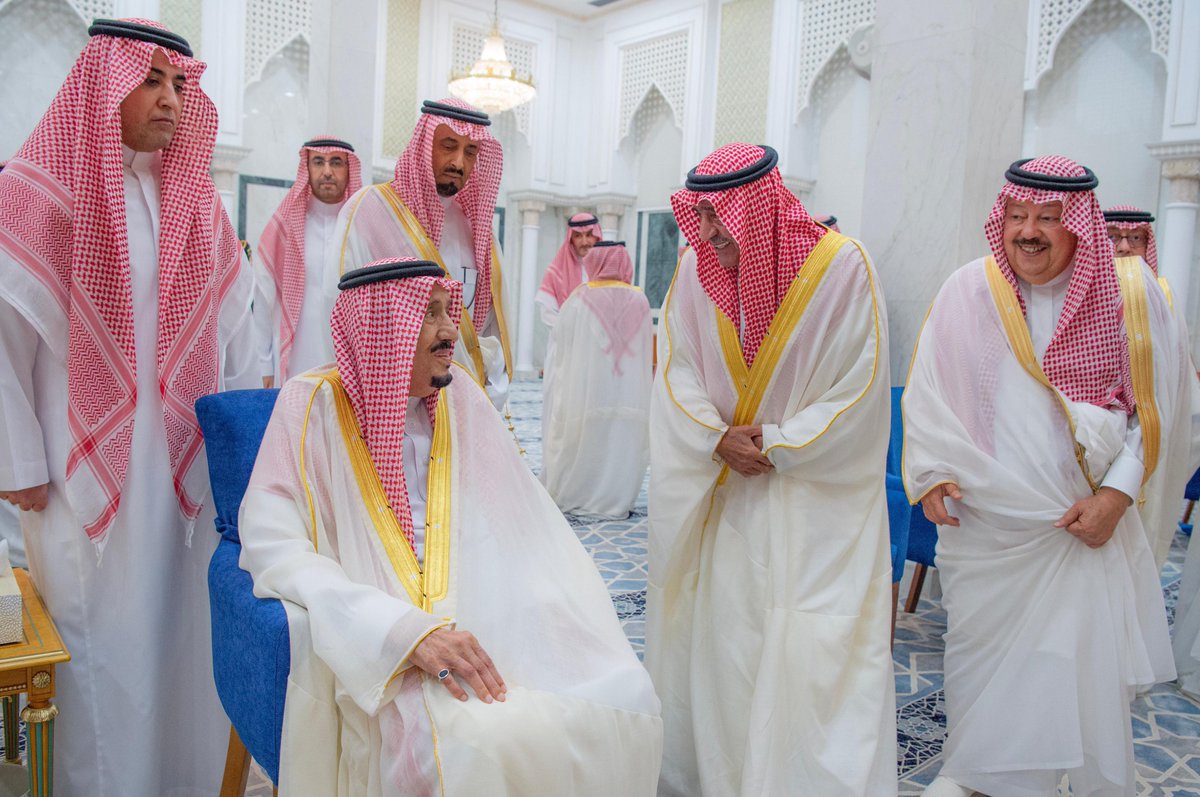 إمام المسلمين سيدي #خادم_الحرمين_الشريفين خلال أداءه صلاة #عيد_الفطر_المبارك في قصر السلام بجدة. 
اللهم نسألك أن تحفظه وأن تمتعه بالصحة والعافية.
#عيد_الفطر