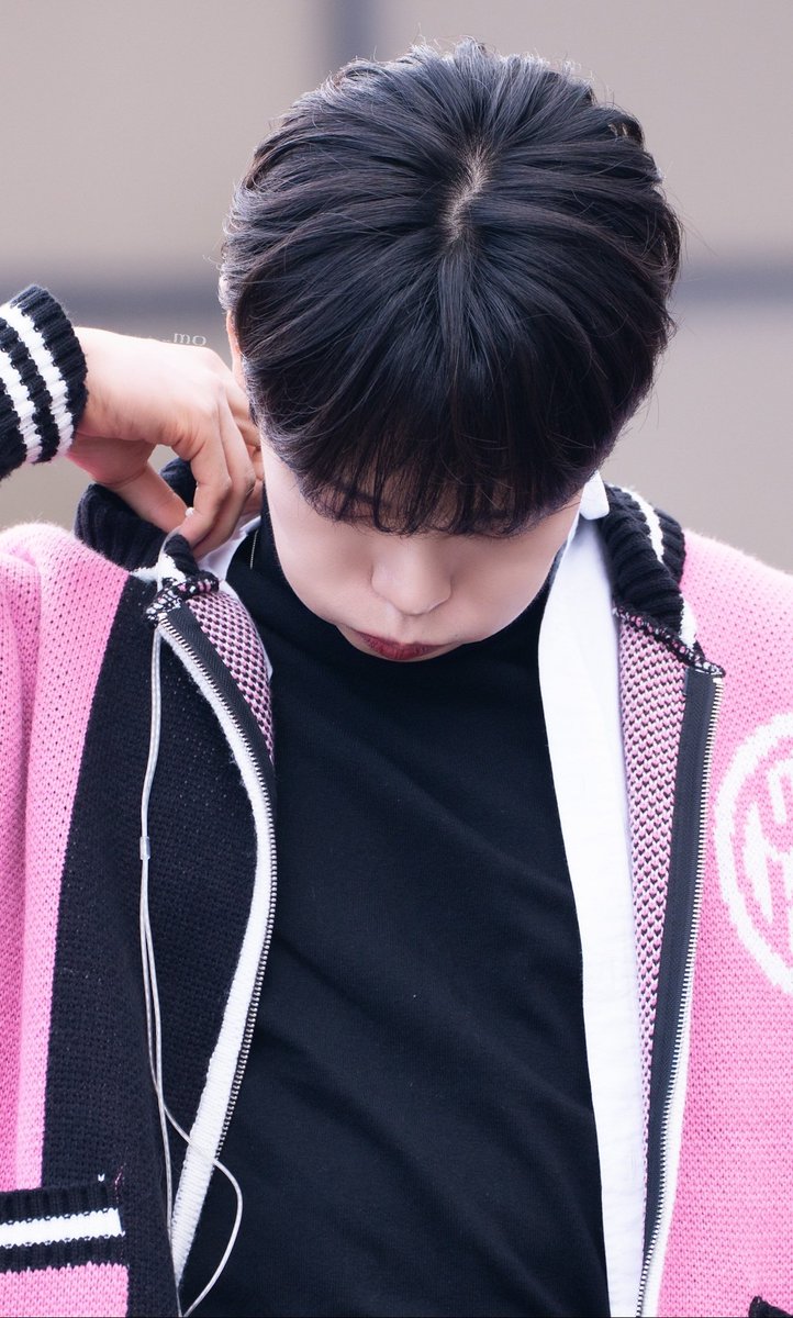 _모먼트 tweet media