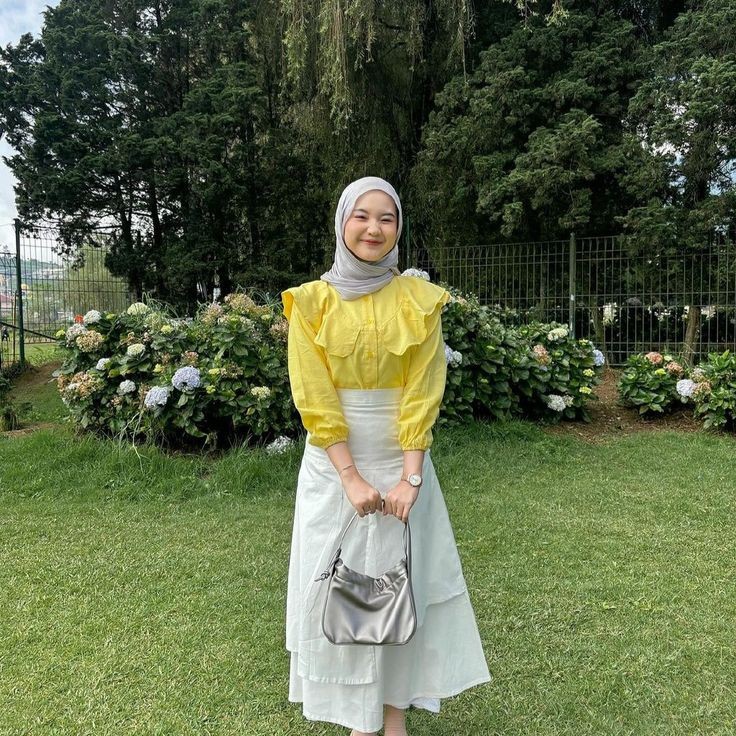 Nubaerj1's tweet photo. °°° Rekomendasi ootd yellow yang bakal bikin look kamu fresh dan anggun ^•^ https://t.co/G8odSR4CiI