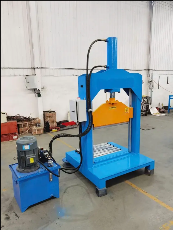 Dickchou0801's tweet image. Need a fast, precise, and efficient way to cut rubber bales? Tailored Hydraulic Guillotine Bale Cutter, designed for cutting of natural rubber, synthetic rubber, polymer materials. #GuillotineBaleCutter #RubberProcessing #IndustrialMachinery #PrecisionCutting #SimptekMachine