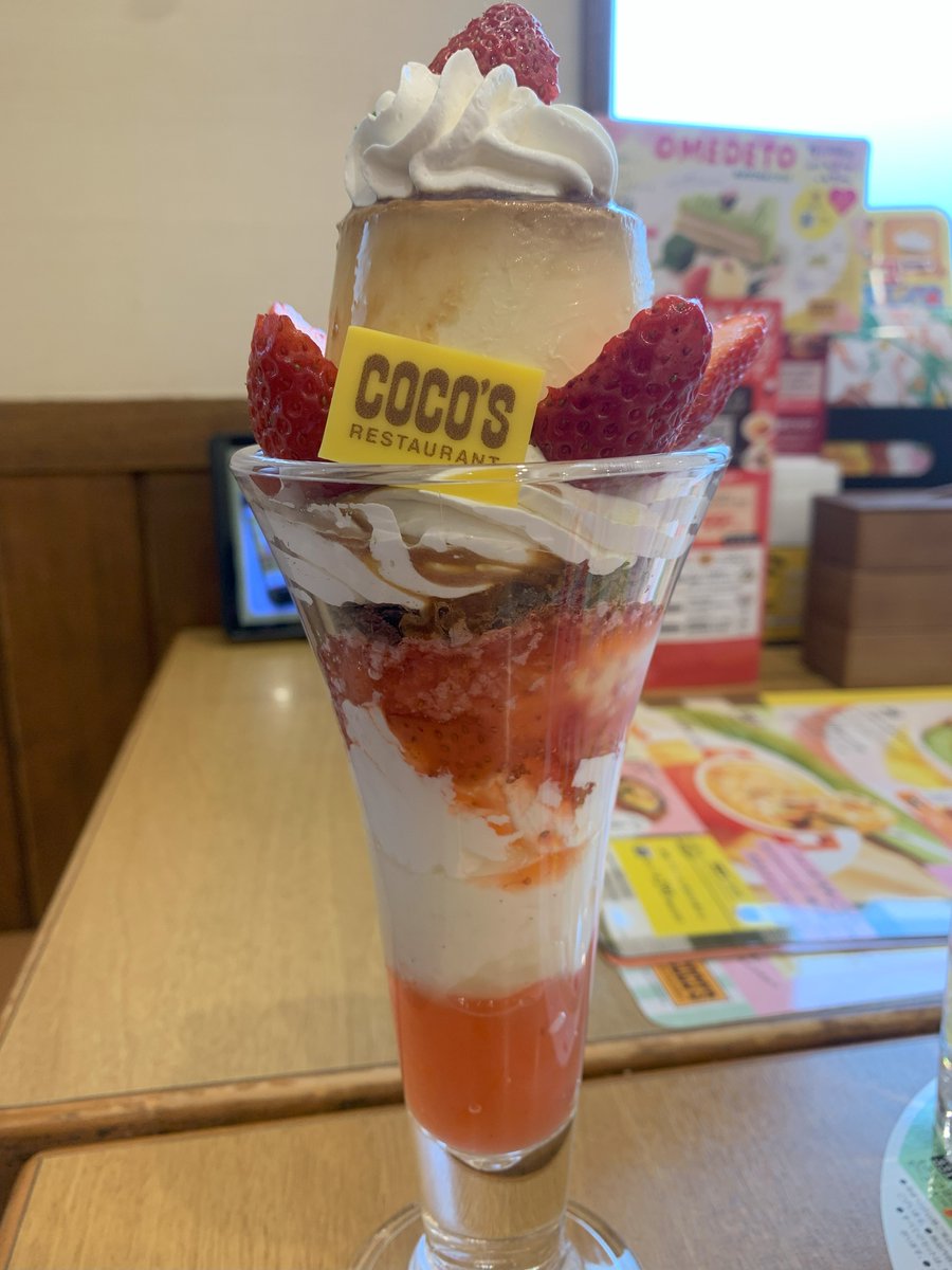 teclis0734's tweet image. いちごのまるごとプリンパフェ!
プリンが美味しかったですわ。
#ココス #COCOS
