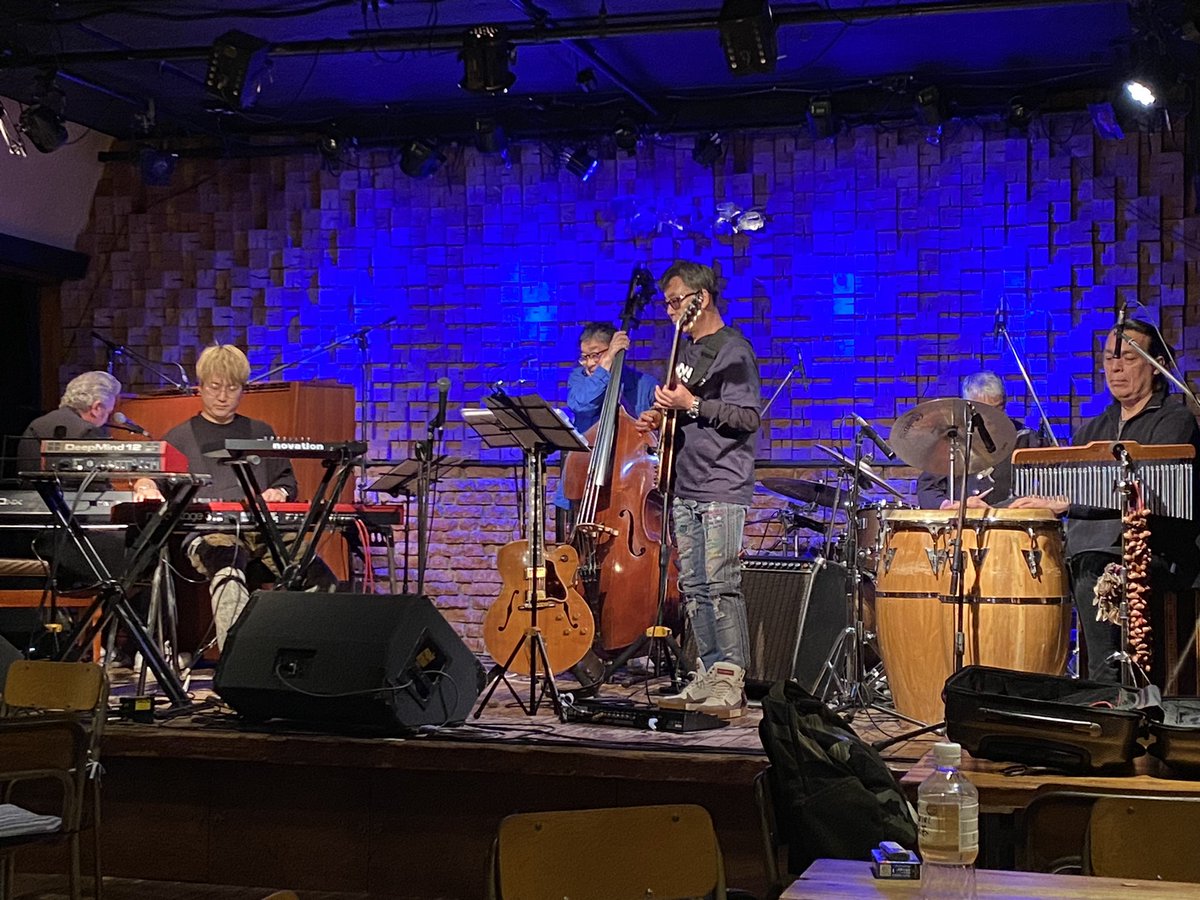 絶賛リハちう

本日3/30  TOKUZO  19:00〜
「月刊・渡辺翔太」
渡辺翔太 meets ドランケン・フィッシュ
[渡辺のりお(g)ダニー・シュエッケンディック(p)加藤雅史(b)
夏目純(ds)ルベン・フィゲロア(per)]