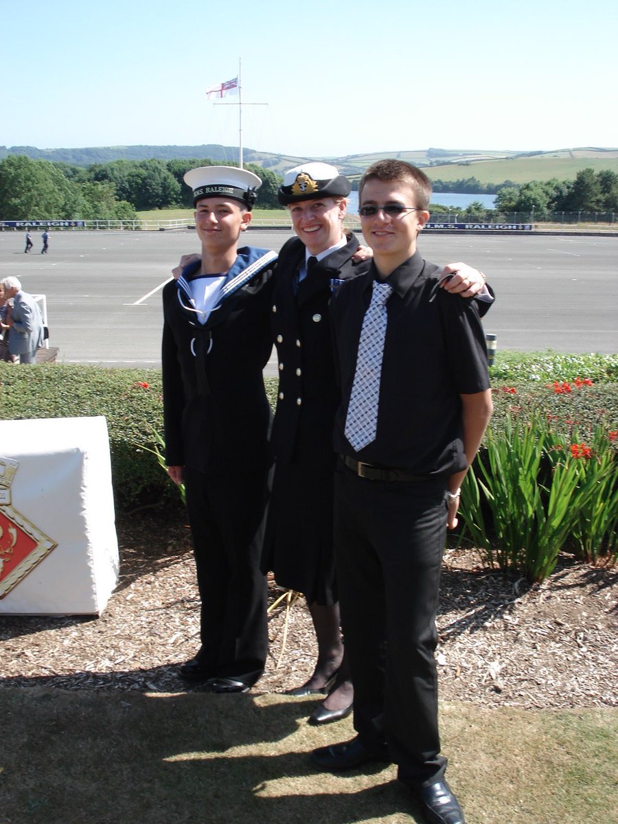 HMS_Pegasus's tweet image. Happy #MothersDay to all mothers
@RNReserve Lt Cdr Ellen Harrison pictured below with stepsons George (left) and John (right) at Georgeβs passing out parade at @HMS_Raleigh
Also below with her granddaughter, Johnβs daughter, Violet.
@RoyalNavy
@faaoa
@OfWrens