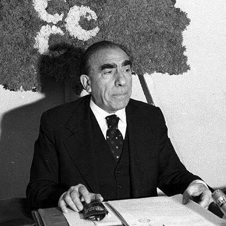 #SONDAKİKA

#MHP, bayram namazının ardından #AlparslanTürkeş'in kabrini ziyaret etti.