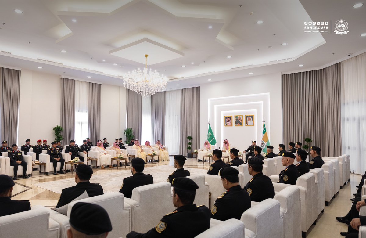 وهنأ سمو وزير الحرس الوطني الجميع بمناسبة عيد الفطر المبارك، كما بادلهم سموه التهنئة متمنياً للجميع دوام العون والتوفيق.

#وزارة_الحرس_الوطني