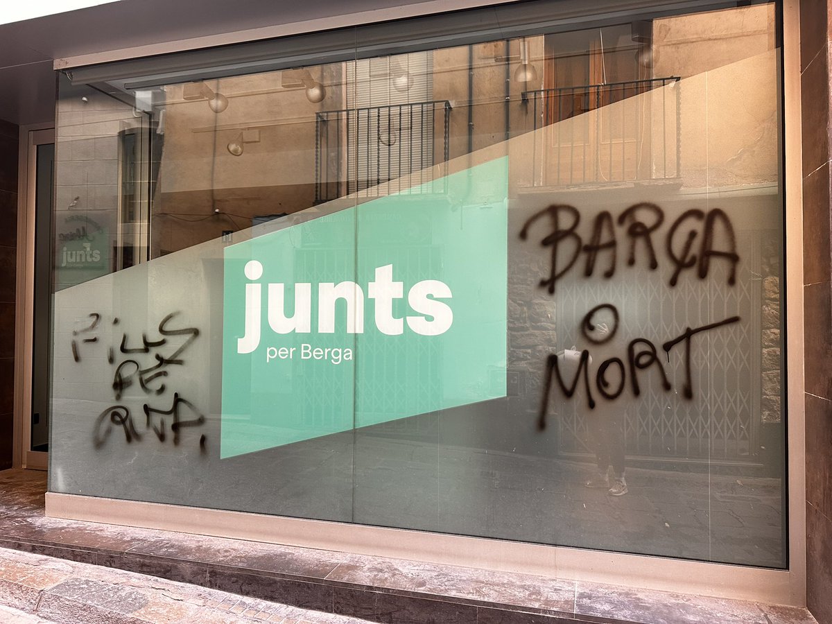 La discrepància mai no hauria de derivar en actes vandàlics. Condemnem les pintades amb les que ens hem despertat aquest matí. El respecte ha de ser la base de la convivència democràtica.