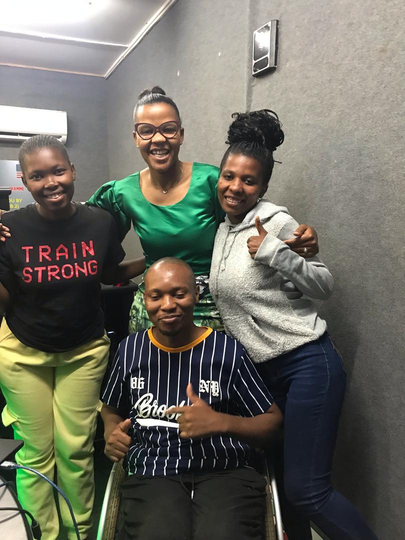 UneswaFM's tweet photo. A Sunday like no other Gcebile Maseko joined us on the Sunrise Focus show for an exclusive live show. Tune in, be inspired and interact with us #faithandmusic
#uneswafm
#loveatfirstsound
Stream live: https://t.co/nrYjXNnOAD https://t.co/xr4NsoT2Jy