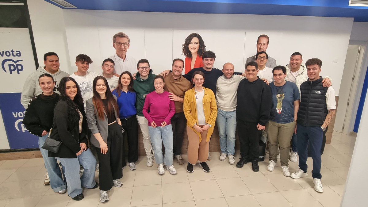 nnggalcorcon's tweet photo. 🆕️ Ayer iniciamos nueva etapa en NNGG Alcorcón al reunir por primera vez al nuevo Comité Ejecutivo formado tras el nombramiento de @_pedroge como Presidente.

💥 Tenemos equipo y mucha ilusión de trabajar por este proyecto y de plantar cara a la izquierda.

¡Seguimos! 💙🇪🇸 https://t.co/MEgmahYrCE