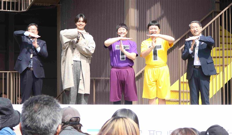 yomi_tottori's tweet photo. 鳥取県立美術館のオープニングイベントが２９日にあり、チョコレートプラネットの２人やGENERASIONSの片寄涼太さんらが参加しました。 https://t.co/MRGJ53o1YB