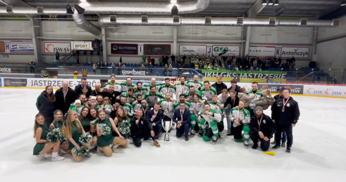 KedzierskiRomek's tweet image. [🥉] Brązowi medaliści Mistrzostw Polski - JKH GKS Jastrzębie. 🆕Czy w pomeczowej rozmowie - trener Kaláber zapowiedział zakończenie pracy w JKH?!

🔗: gramywelicie.pl/kamil-gorny-me…

🔗: gramywelicie.pl/rafal-bernacki…

🔗: gramywelicie.pl/robert-kalaber…

#THL #playoff #hokej #brąz @PZHL @jkh_gks