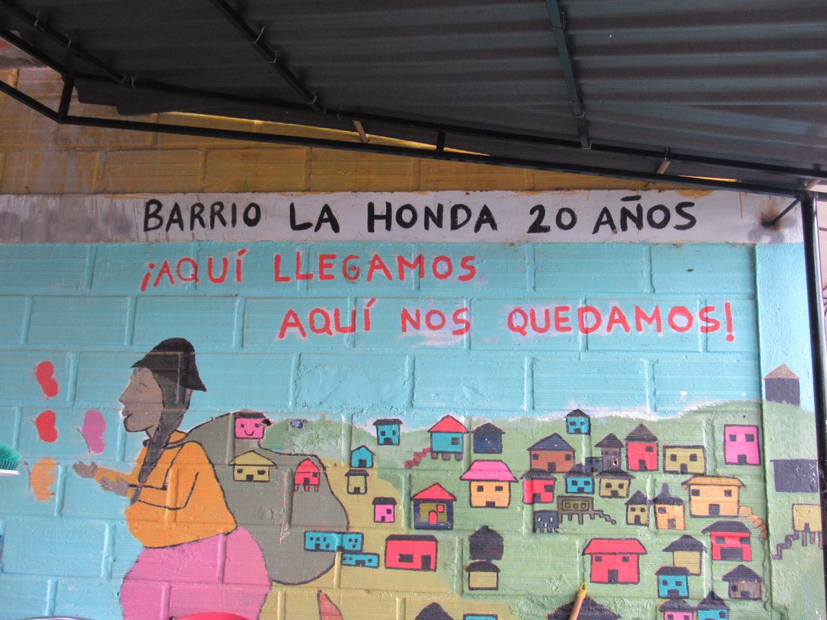 UNHCRInnovation's tweet photo. This #ZeroWasteDay we're celebrating impactful innovations in 🇨🇴 empowering #refugee communities through sustainability.

With our support, @AcnurColombia &amp; @Techo helped 130 families in Medellín expand their knowledge of solid waste management, turning waste into opportunity! ♻️ https://t.co/HhC127Rdjq