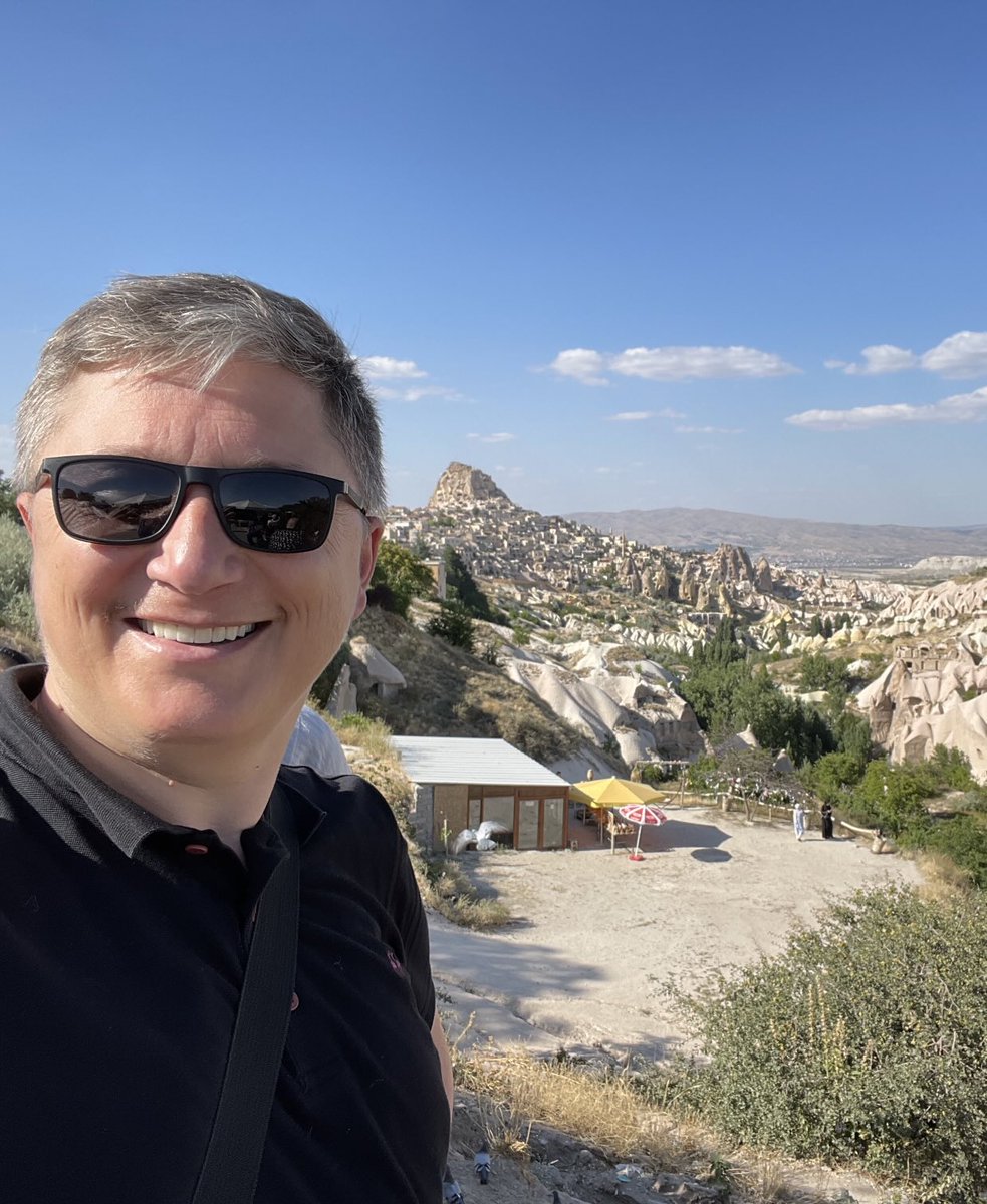 Ramazan Bayramı'nın tüm sevdiklerimize sağlık, mutluluk ve huzur getirmesini dilerim. Bu maneviyatı yüksek günlerin bereketiyle dolu geçmesi dileğiyle, sevdiklerinizle birlikte nice mutlu bayramlara.