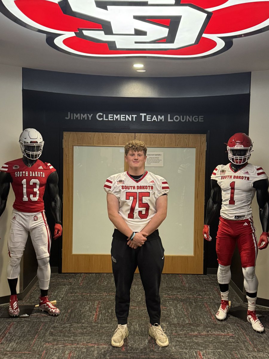 BrennonBickett1's tweet photo. Great day at USD's junior day, thank you to all the coaches and staff! https://t.co/9csfwGXMyw