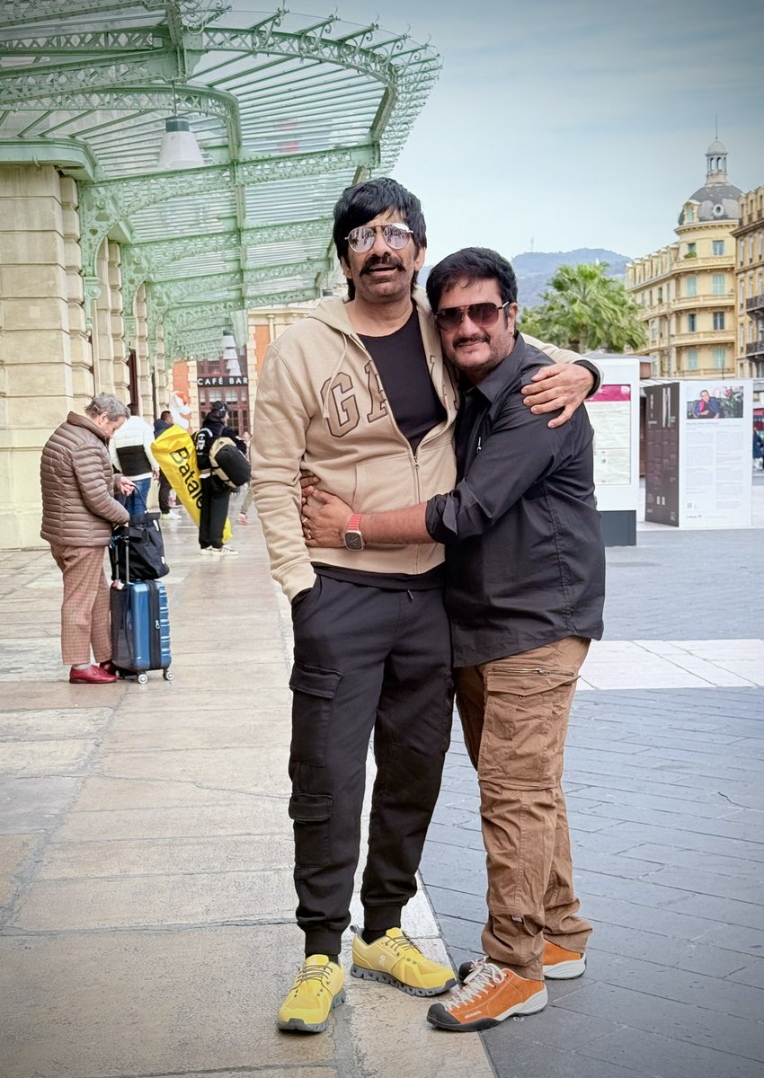 Srinivas Raju (@srinu10477) on Twitter photo Happy Ugadi 💐
With God <a href="/RaviTeja_offl/">Ravi Teja</a> sir
#MassJathara Happy Ugadi 💐
With God <a href="/RaviTeja_offl/">Ravi Teja</a> sir
#MassJathara
