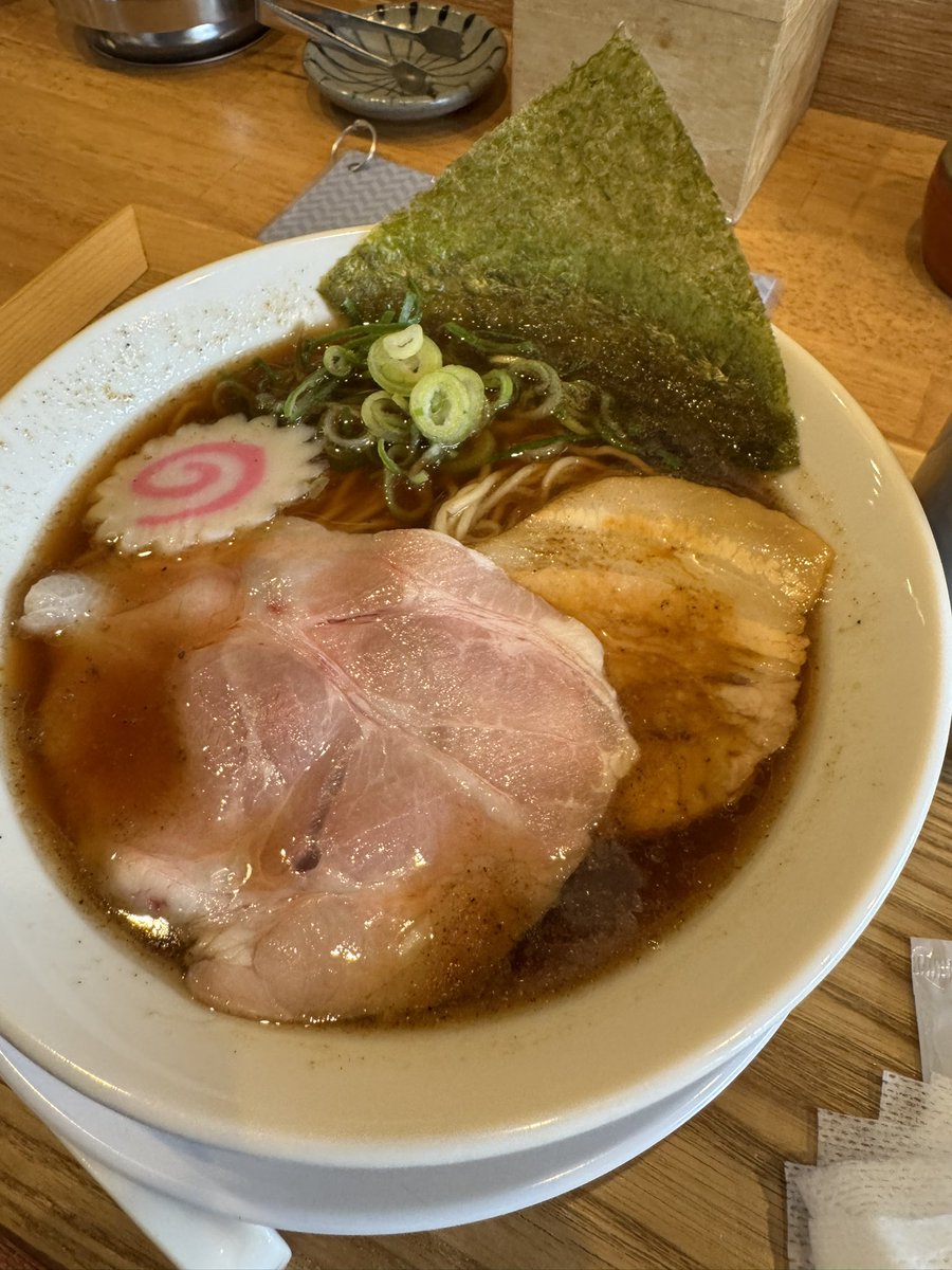 daesung59's tweet photo. #ラーメン　#奈良　#大和高田　#おダシと銀シャリ中華そば蒼し　
美味しいご飯鰹節エノキ食べ放題
麺自体が美味しくて
ご飯おかわりのエノキいれて、ラーメンスープかけて美味しすぎ！ https://t.co/AJgLDlmLAg