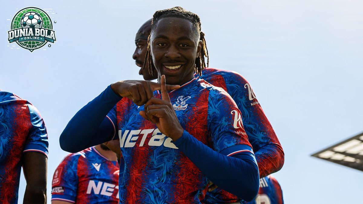 ChiekoD98329's tweet photo. Piala FA, salah satu kompetisi sepak bola tertua dan paling bergengsi di Inggris, kembali menjadi panggung aksi-aksi memukau, dan kali ini bintang Crystal Palace, Eberechi Eze, menjadi sorotan.

#bundesliga #manchesterunited #juventus #memes #england #fifapacks #duniabolaonline https://t.co/0OEURwQGpV