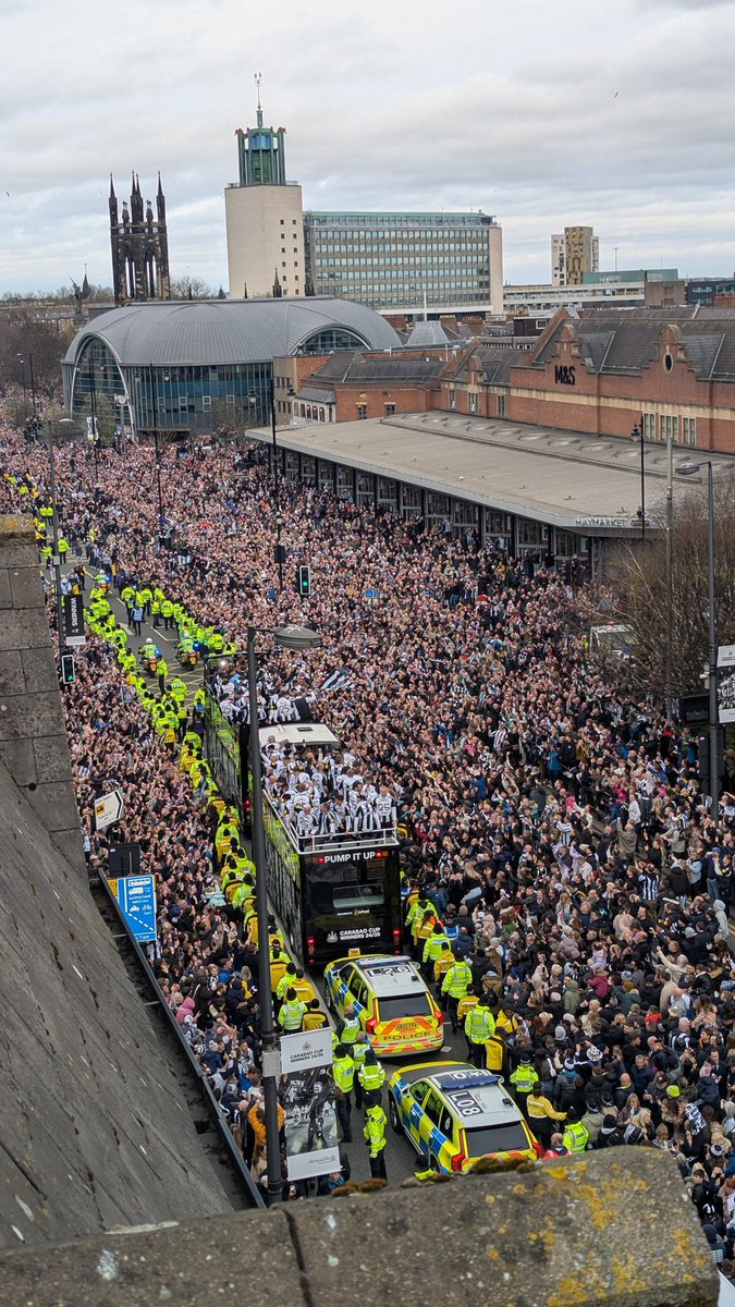 YewChooba's tweet photo. Seen loads of people saying this is embarrassing. What I found embarrassing is when you smashed up your own cities back in August, burning out shops and attacking the Polis. Didn’t happen in our city. https://t.co/JBhsj9rK0U
