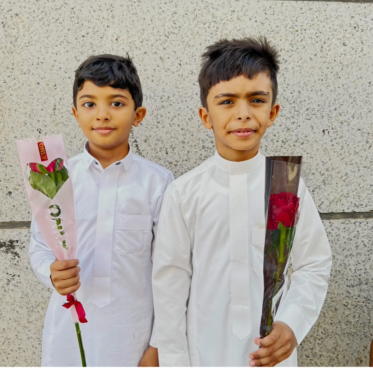 #بلدية_الموسم تعايد أهالي مركز الموسم وتشاركهم فرحة العيد من خلال توزيع الهدايا والورود بالمركز والقرى التابعة له.

#العيد_فرحة
#أمانة_جازان