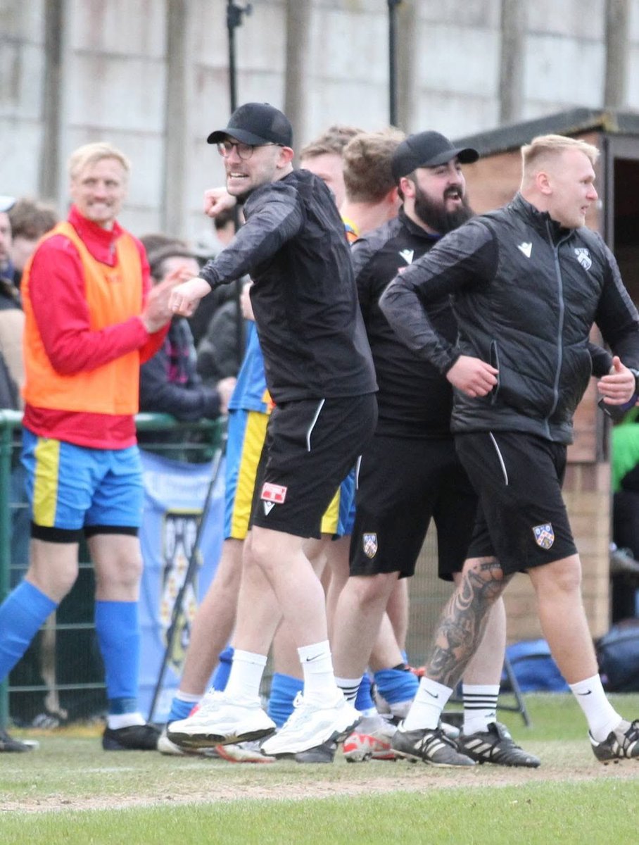 Can’t beat some ‘over the top celebrations’ for a last minute winner 😍

#Doughboys💙💛