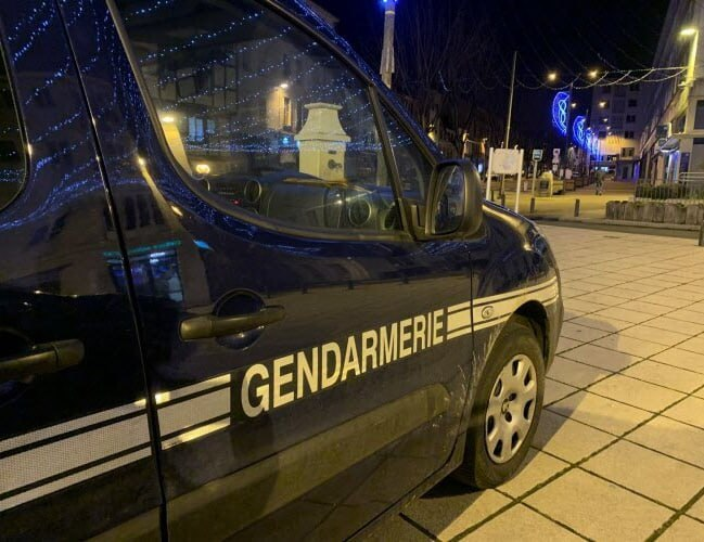 Un père et son fils agressés à Tarare: des représailles des dealers❓💉 

Quatre suspects, deux mineurs et deux majeurs, ont été arrêtés après cette double agression commise samedi: le père de famille a été passé à tabac tandis que le fils aurait été visé par une arme de poing