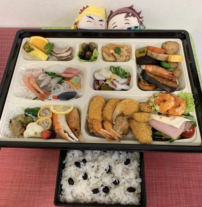 ダンナ、ホウジからの持ち帰りの🍱がゴージャスじゃよ✨️✨️✨️✨️✨️ 