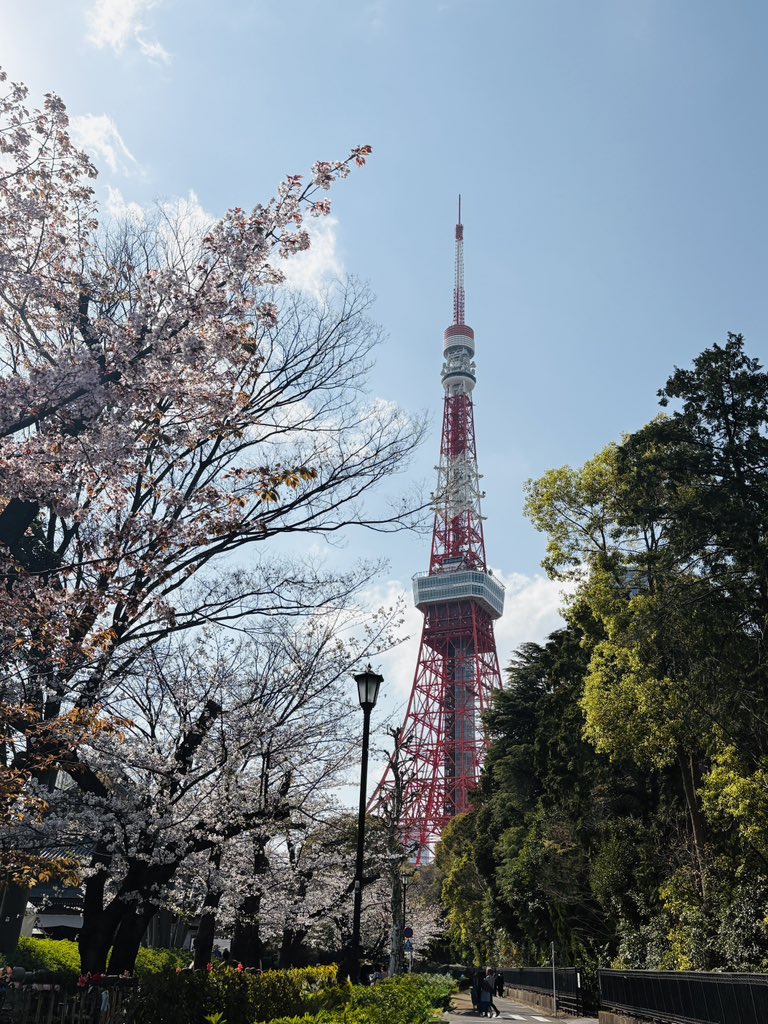 sky6368456293's tweet photo. 帰り道、車の助手席で母が「楽しかったね」と言うのが聞こえたようで涙が溢れる😢
お母さん、いつも一緒だよ。姿が見えなくても、声が聞こえてなくてもずっと私の中に。大好きなお母さん。お母さんが大切にしていた事を私も大切にして生きていきたい。お母さんの分まで笑って生きるから。
#膵臓がん https://t.co/VuXjlQ69BP