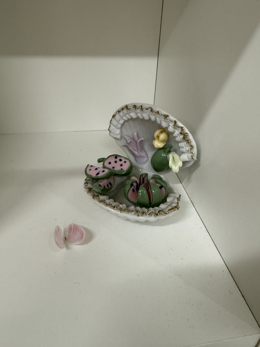 石踊ミチさん、石黒光さん、シクラトウカさんの三人展『くしの目のほこり』に行ってきた。
見れてすごくよかった、！！小さい立体も面白かった！