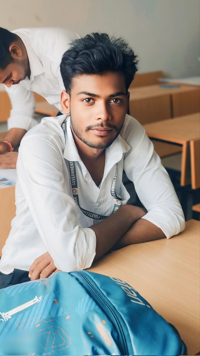 shivya_7's tweet photo. In College 
#Government Polytechnic Siwan 
As a Mechanical engineering Student https://t.co/faAhDiQmLN